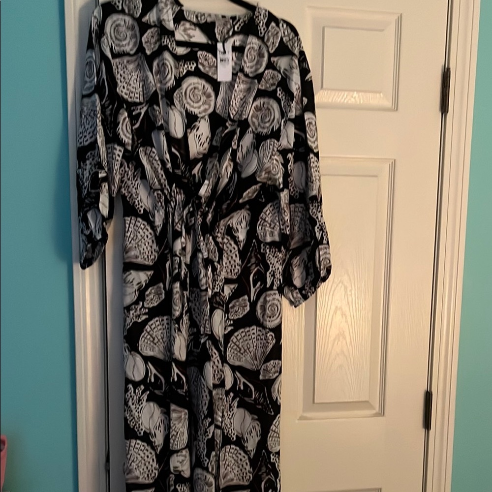 NWT loft M/L light weight robe/beach cover up